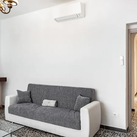 Apartamento Cozy With Sea View La Spezia